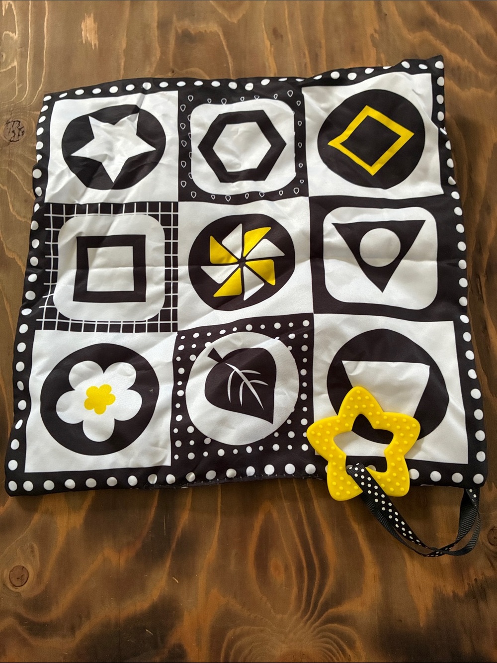 Baby Sensory Play Cloth with Yellow Star Teether - Black & White
